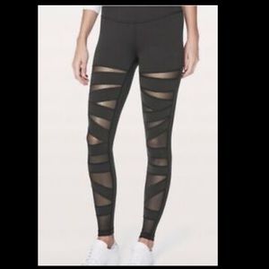 Lululemon Black Mesh wunder under